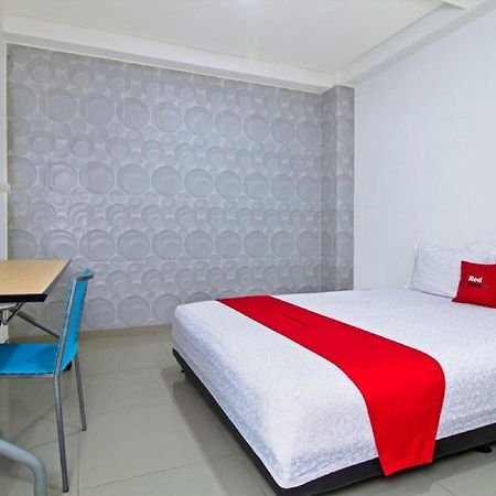 Hotel Reddoorz @ Pulomas Yakarta Exterior foto