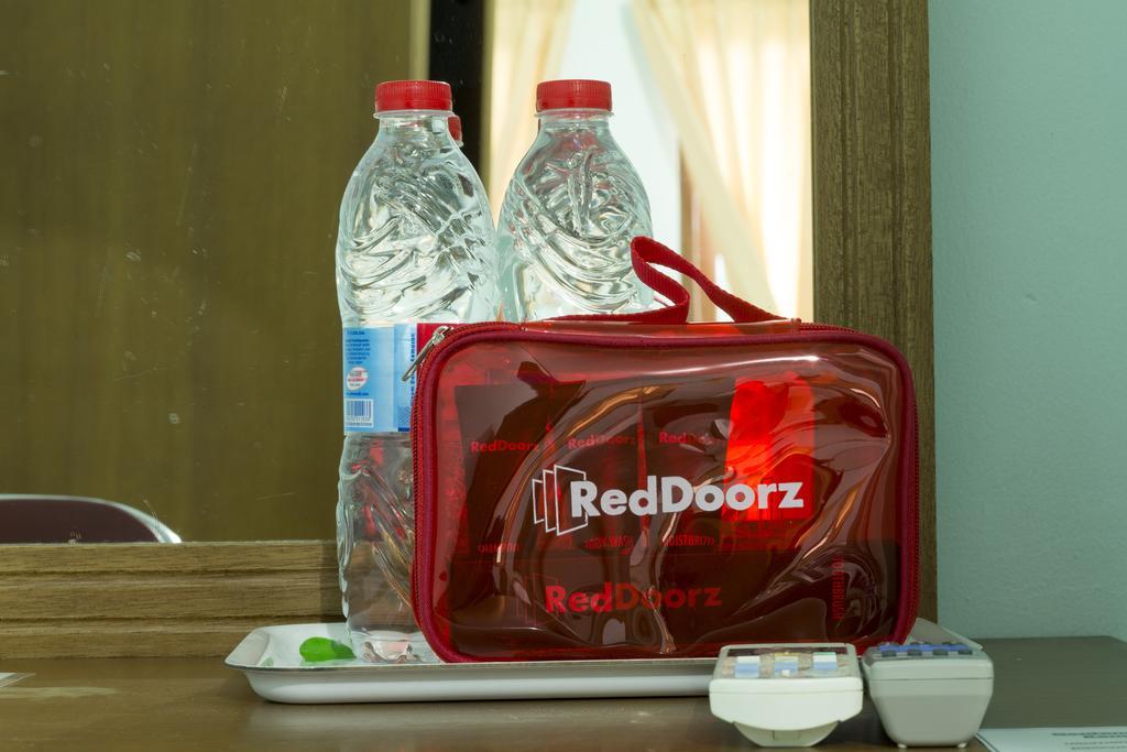 Hotel Reddoorz @ Pulomas Yakarta Exterior foto