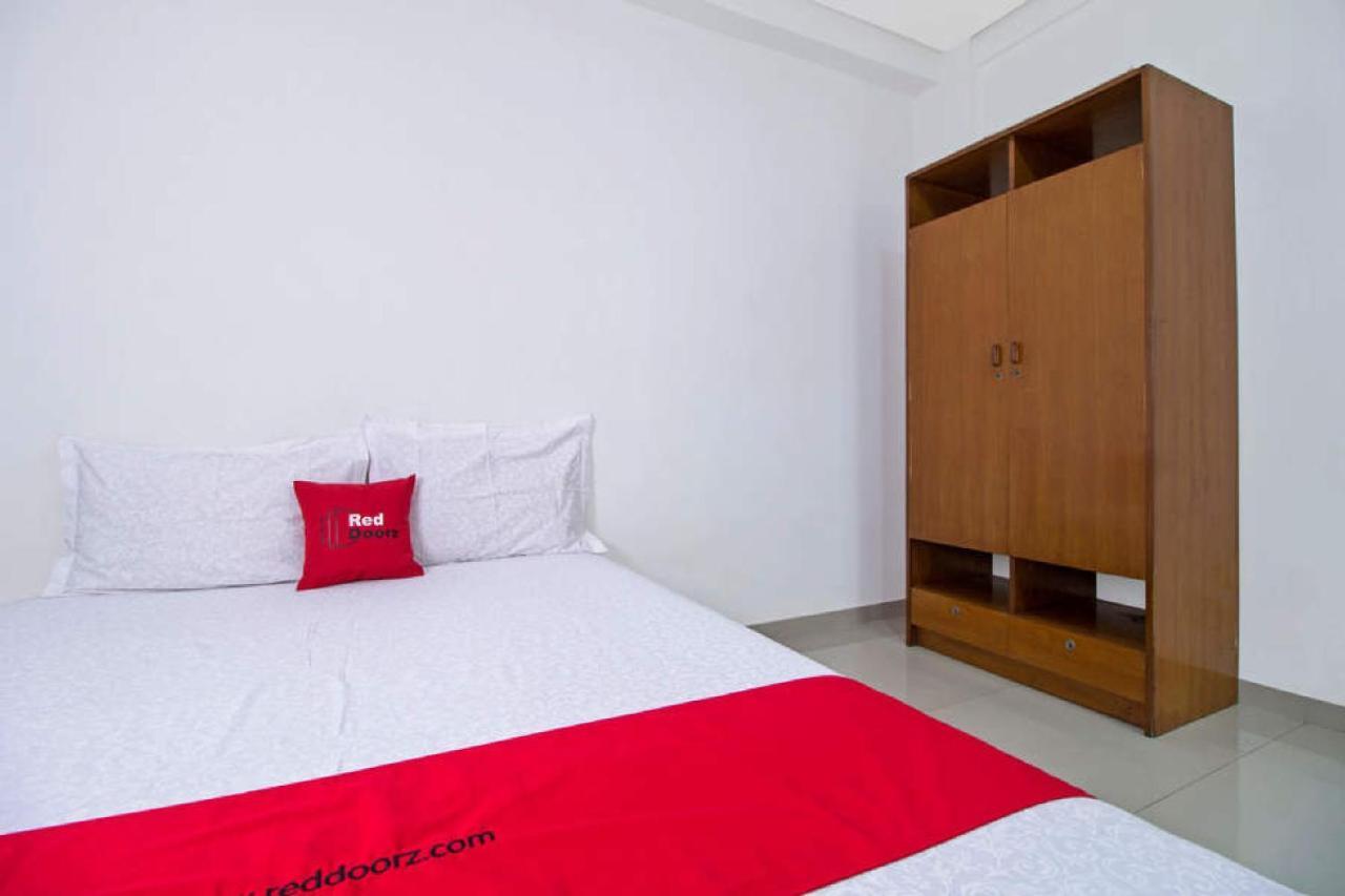 Hotel Reddoorz @ Pulomas Yakarta Exterior foto