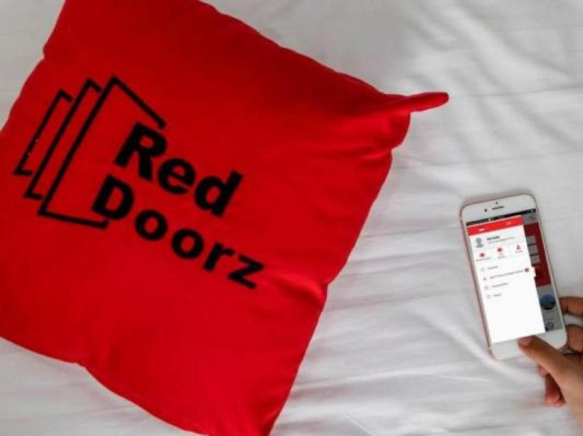 Hotel Reddoorz @ Pulomas Yakarta Exterior foto